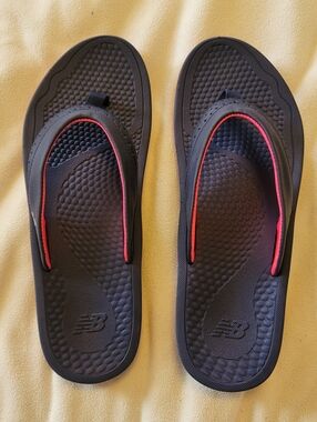 New Balance Flip Flops Sz 11